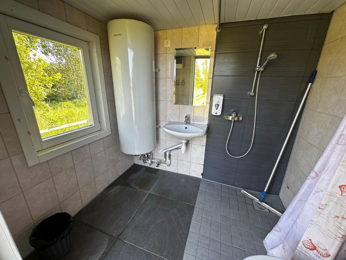 Hotel Ratturi talu Reigi Esterno foto